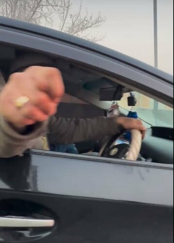 Салаавч гаргасан жолоочийг торгож, жолоодох эрхийг гурван сараар хасчээ